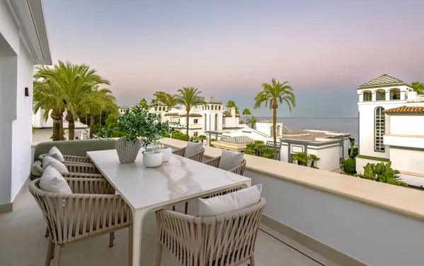 Impressive penthouse in Dominion beach with direct sea access, New Golden Mile, Estepona