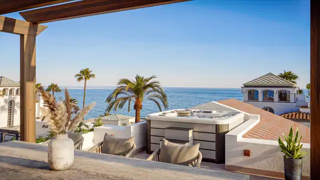 Impressive penthouse in Dominion beach with direct sea access, New Golden Mile, Estepona