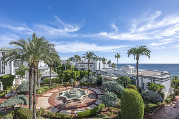 Impressive penthouse in Dominion beach with direct sea access, New Golden Mile, Estepona