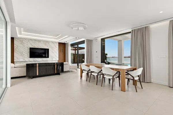 Contemporary Villa with Sea Views in El Limonar, Málaga Este