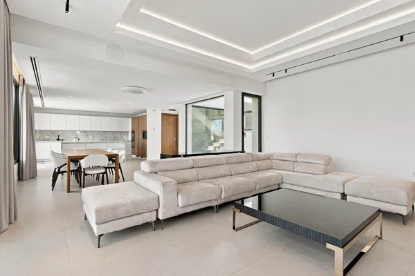 Contemporary Villa with Sea Views in El Limonar, Málaga Este