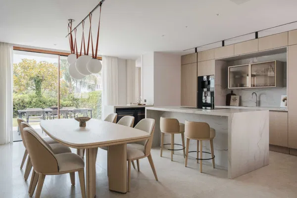 Exclusive penthouse ground floor with a private garden in Alcores del Golf, Nueva Andalucía
