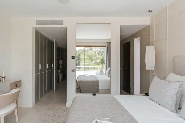 Exclusive penthouse ground floor with a private garden in Alcores del Golf, Nueva Andalucía