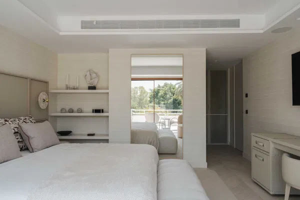 Exclusive penthouse ground floor with a private garden in Alcores del Golf, Nueva Andalucía