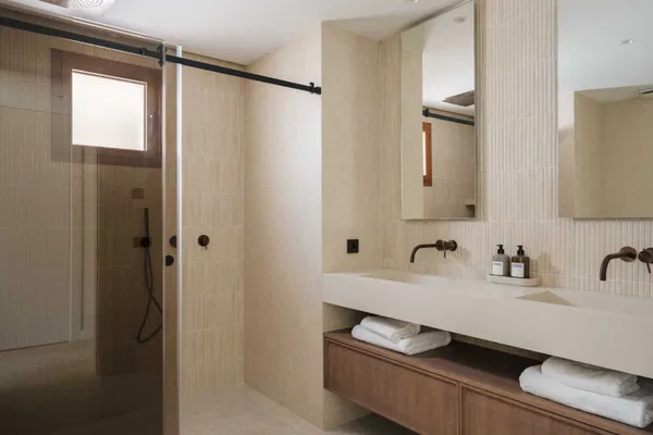 Exclusive penthouse ground floor with a private garden in Alcores del Golf, Nueva Andalucía