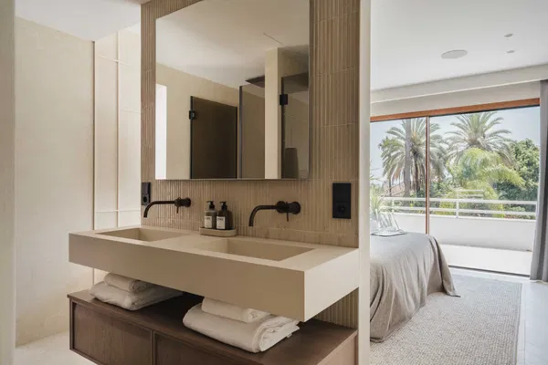 Exclusive penthouse ground floor with a private garden in Alcores del Golf, Nueva Andalucía