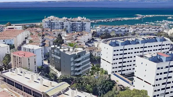 Contemporary ground floor residence with private terrace, Estepona