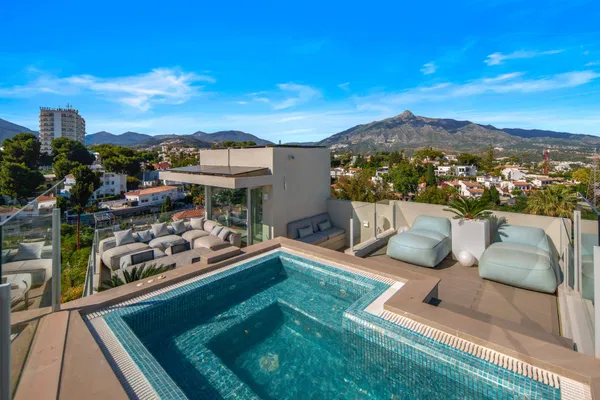 Modern luxury villa with panoramic views in Nueva Andalucía, Marbella