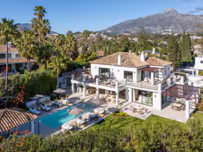 Remarkable frontline golf villa in La Cerquilla, Nueva Andalucía
