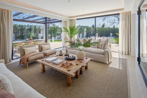 Remarkable frontline golf villa in La Cerquilla, Nueva Andalucía