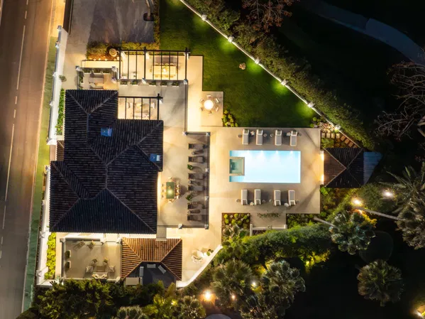 Remarkable frontline golf villa in La Cerquilla, Nueva Andalucía