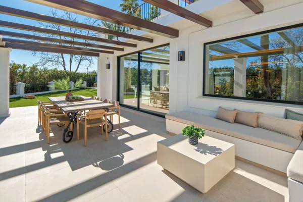 Remarkable frontline golf villa in La Cerquilla, Nueva Andalucía