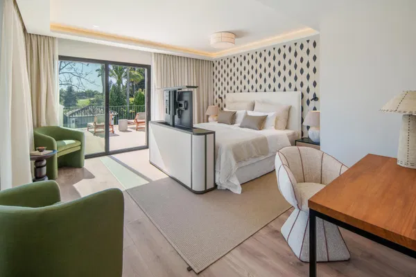 Remarkable frontline golf villa in La Cerquilla, Nueva Andalucía