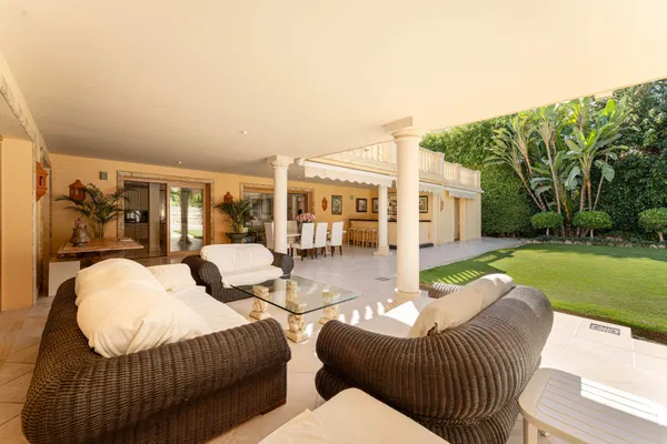 Elegant Mediterranean villa in Nueva Andalucía, Marbella
