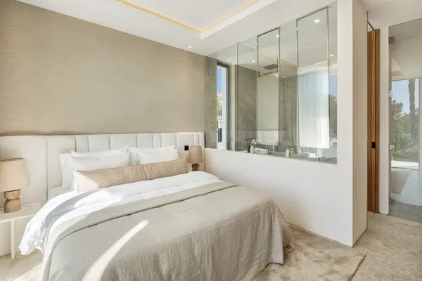 Frontline golf villa in La Cerquilla, Nueva Andalucía