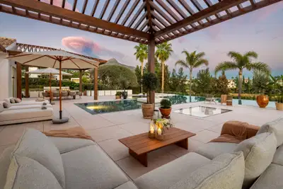 Frontline golf villa in La Cerquilla, Nueva Andalucía