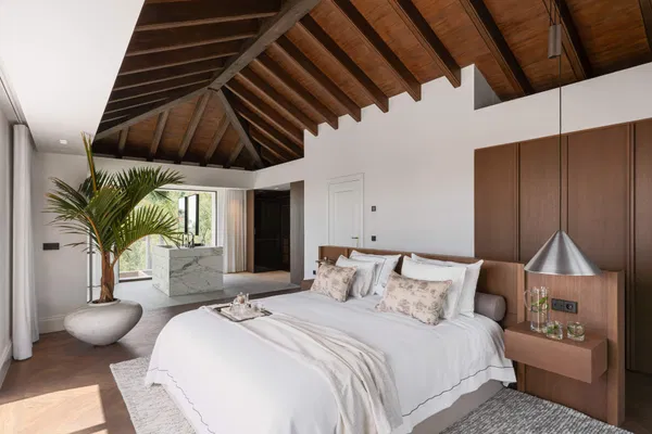 Contemporary masterpiece of architectural luxury in El Herrojo, Benahavís