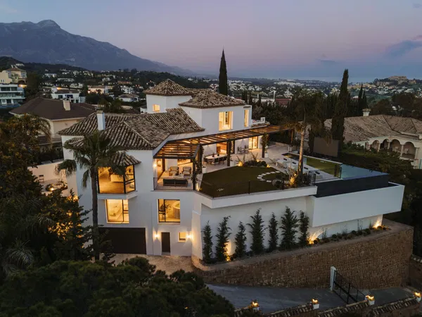 Contemporary masterpiece of architectural luxury in El Herrojo, Benahavís