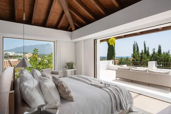 Contemporary masterpiece of architectural luxury in El Herrojo, Benahavís