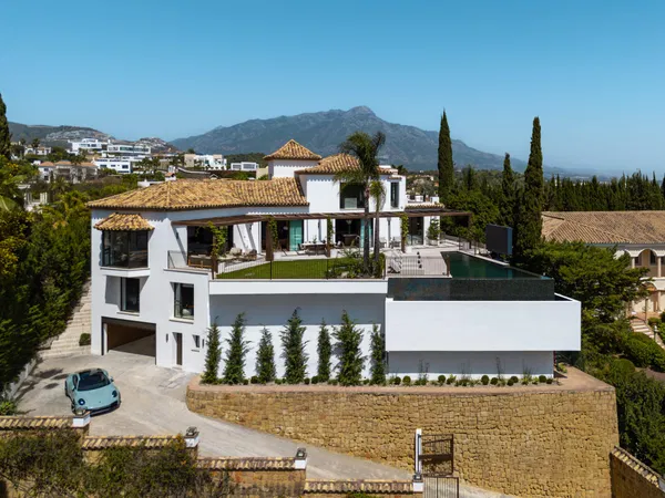 Contemporary masterpiece of architectural luxury in El Herrojo, Benahavís