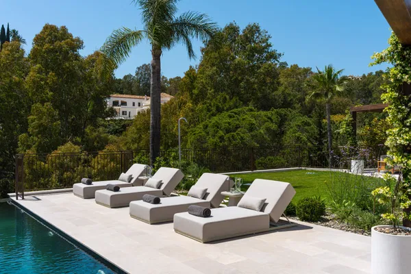 Contemporary masterpiece of architectural luxury in El Herrojo, Benahavís