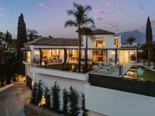 Contemporary masterpiece of architectural luxury in El Herrojo, Benahavís