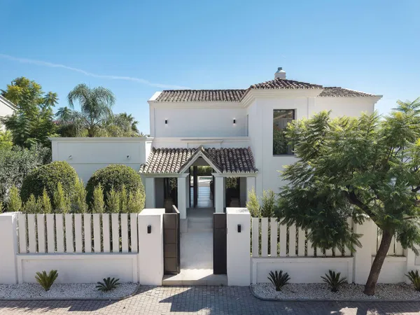 Refined contemporary living with sea views in Los Naranjos, Nueva Andalucía