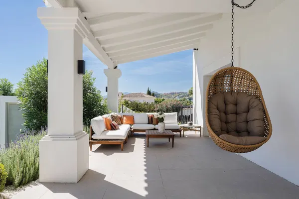 Refined contemporary living with sea views in Los Naranjos, Nueva Andalucía