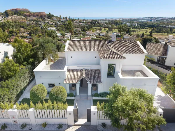 Refined contemporary living with sea views in Los Naranjos, Nueva Andalucía