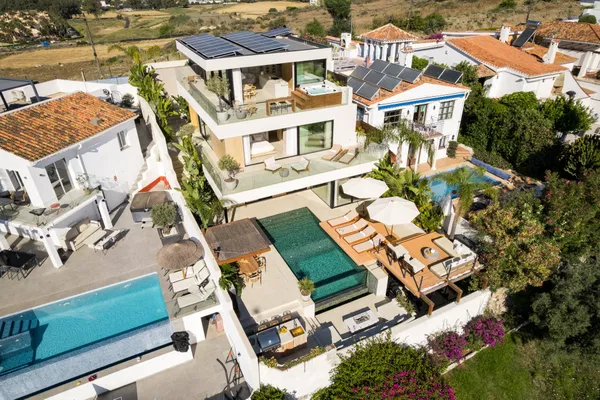 Elegant Scandinavian villa overlooking La Concha and the Mediterranean, Nueva Andalucia, Marbella