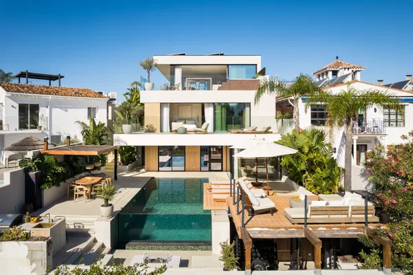 Elegant Scandinavian villa overlooking La Concha and the Mediterranean, Nueva Andalucia, Marbella
