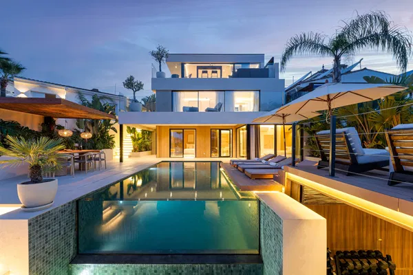 Elegant Scandinavian villa overlooking La Concha and the Mediterranean, Nueva Andalucia, Marbella