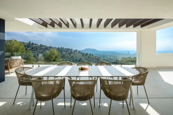 Contemporary architecture and absolute privacy in Pinares de San Antón, Málaga