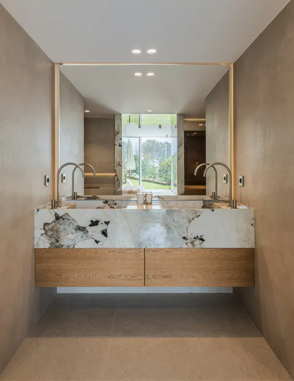 Contemporary ground floor residence in Aloha, Nueva Andalucía