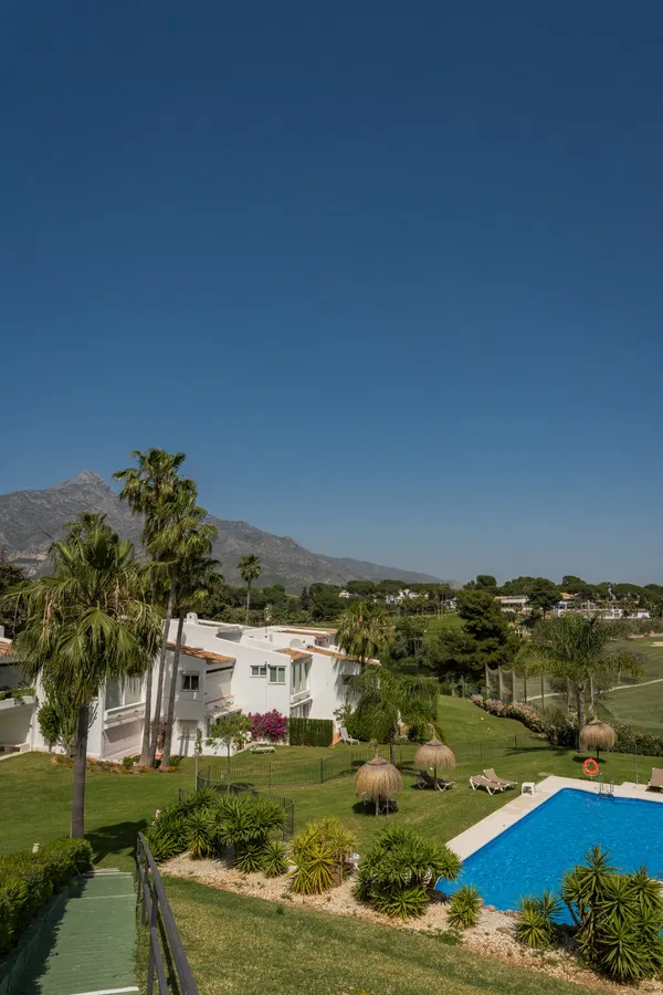 Contemporary ground floor residence in Aloha, Nueva Andalucía