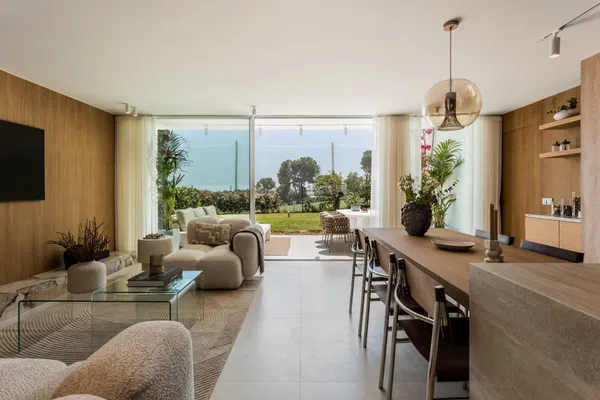 Contemporary ground floor residence in Aloha, Nueva Andalucía