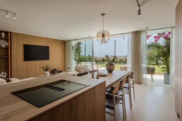 Contemporary ground floor residence in Aloha, Nueva Andalucía