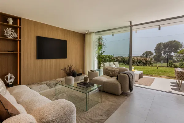 Contemporary ground floor residence in Aloha, Nueva Andalucía