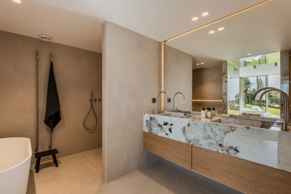 Contemporary ground floor residence in Aloha, Nueva Andalucía