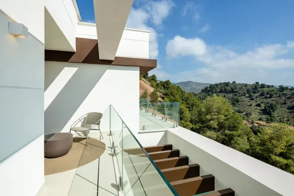 Contemporary hillside villa with panoramic views in Pinares de San Antón, Málaga