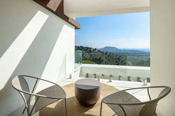 Contemporary hillside villa with panoramic views in Pinares de San Antón, Málaga