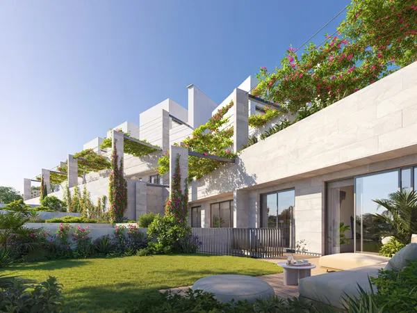Elegant residence with private garden, New Golden Mile, Estepona