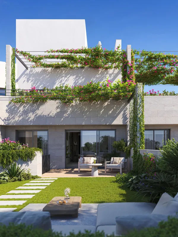 Elegant residence with private garden, New Golden Mile, Estepona