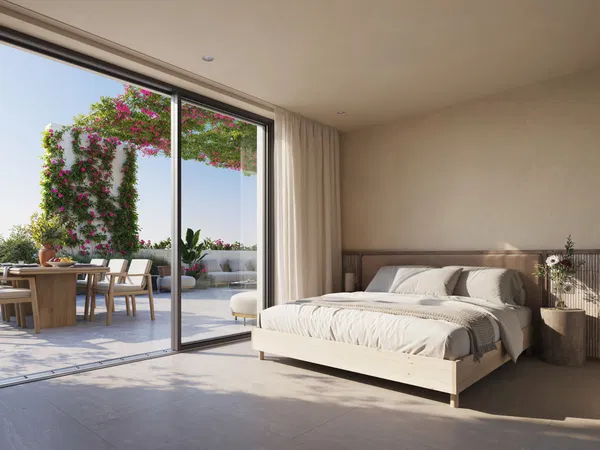 Elegant residence with private garden, New Golden Mile, Estepona