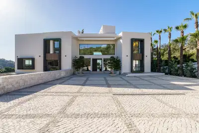A luxury retreat in the mountains of Benahavís with sea views