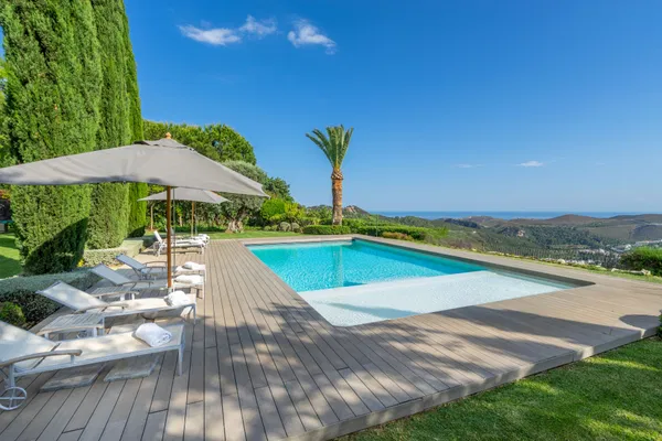 Huge family home in privileged residential area of La Zagaleta, Benahavis
