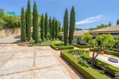 Huge family home in privileged residential area of La Zagaleta, Benahavis