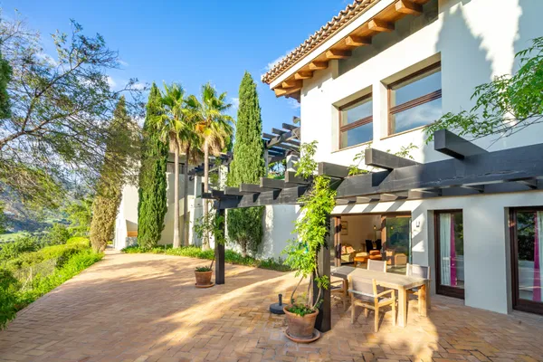 Huge family home in privileged residential area of La Zagaleta, Benahavis