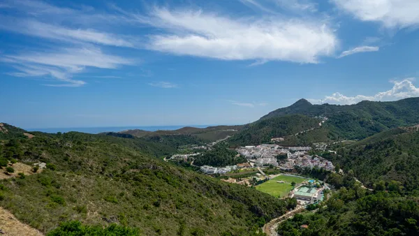 Huge family home in privileged residential area of La Zagaleta, Benahavis