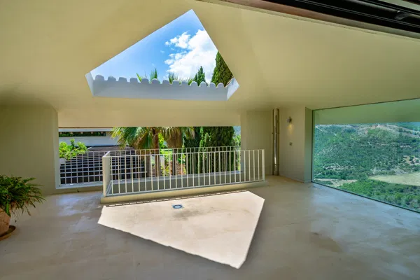 Huge family home in privileged residential area of La Zagaleta, Benahavis